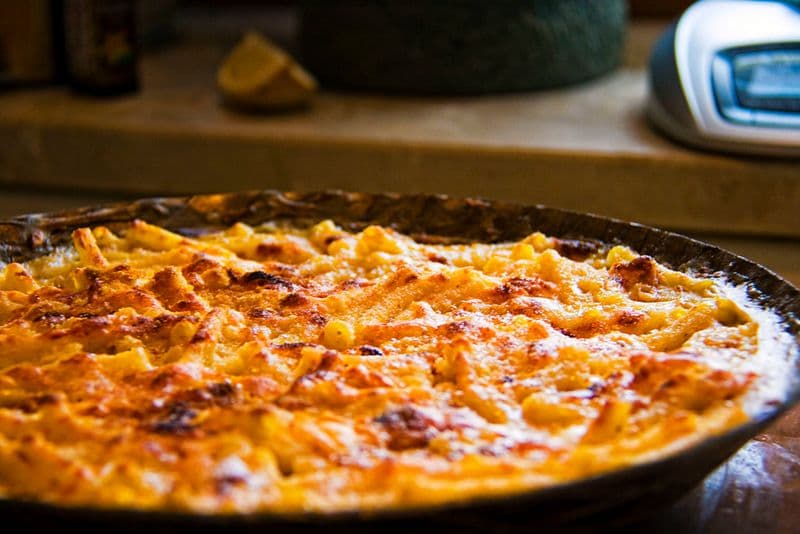 Mac and cheese with shrimp and bacon