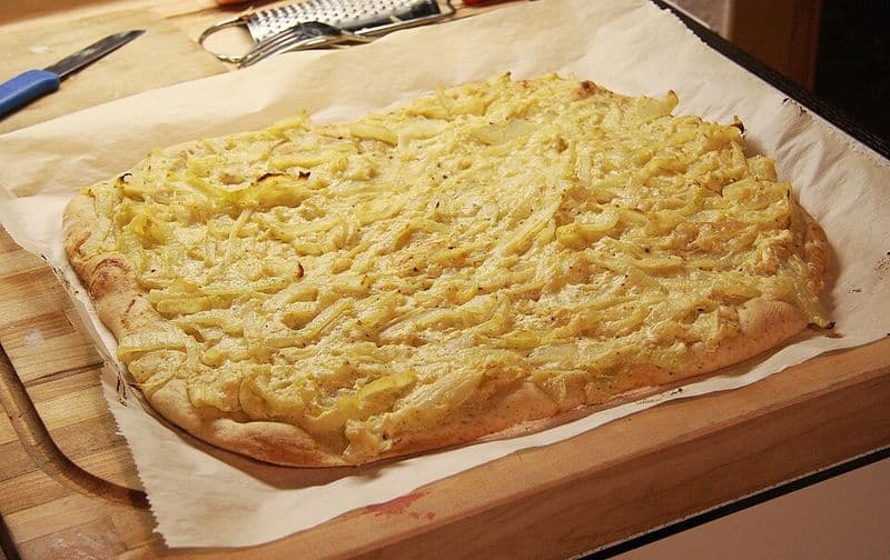 Zwiebelkuchen mit Spargel